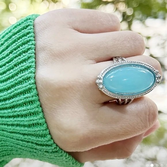Silver and Blue Oval Gemstone Ring - Picture 2 of 4